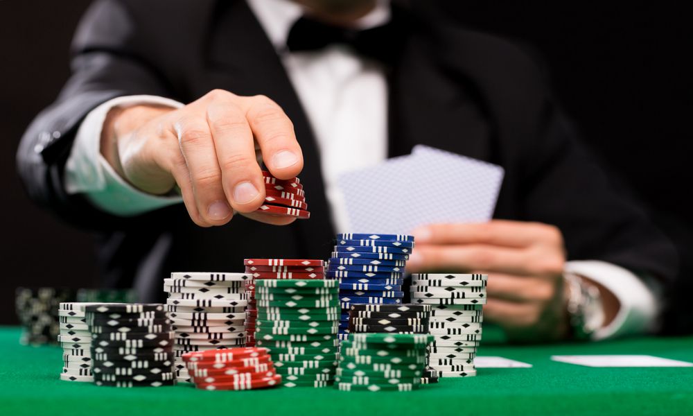 Đánh bại mọi đối thủ poker với những bí kíp đơn giản