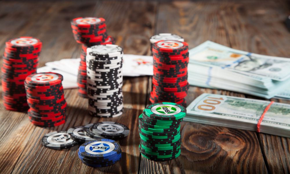 Quản lý tiền chơi poker khi nào nên tăng giảm mức cược?