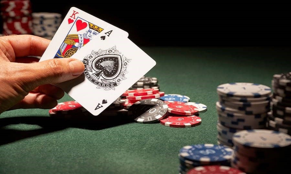 Poker cơ bản: Chiến thuật phù hợp với từng kiểu bài